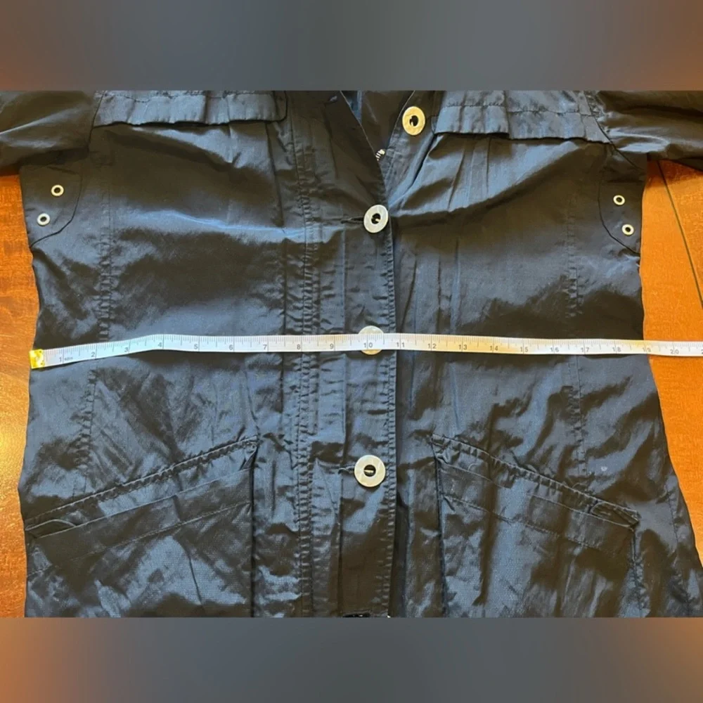 Chico’s raincoat/ long windbreaker/ trench coat. Black w/ silver tone buttons. M